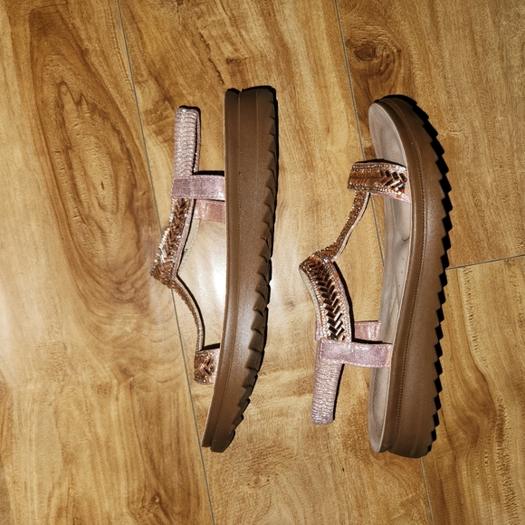 NWOT Women's Andiamo Sandals - Picture 4 of 6